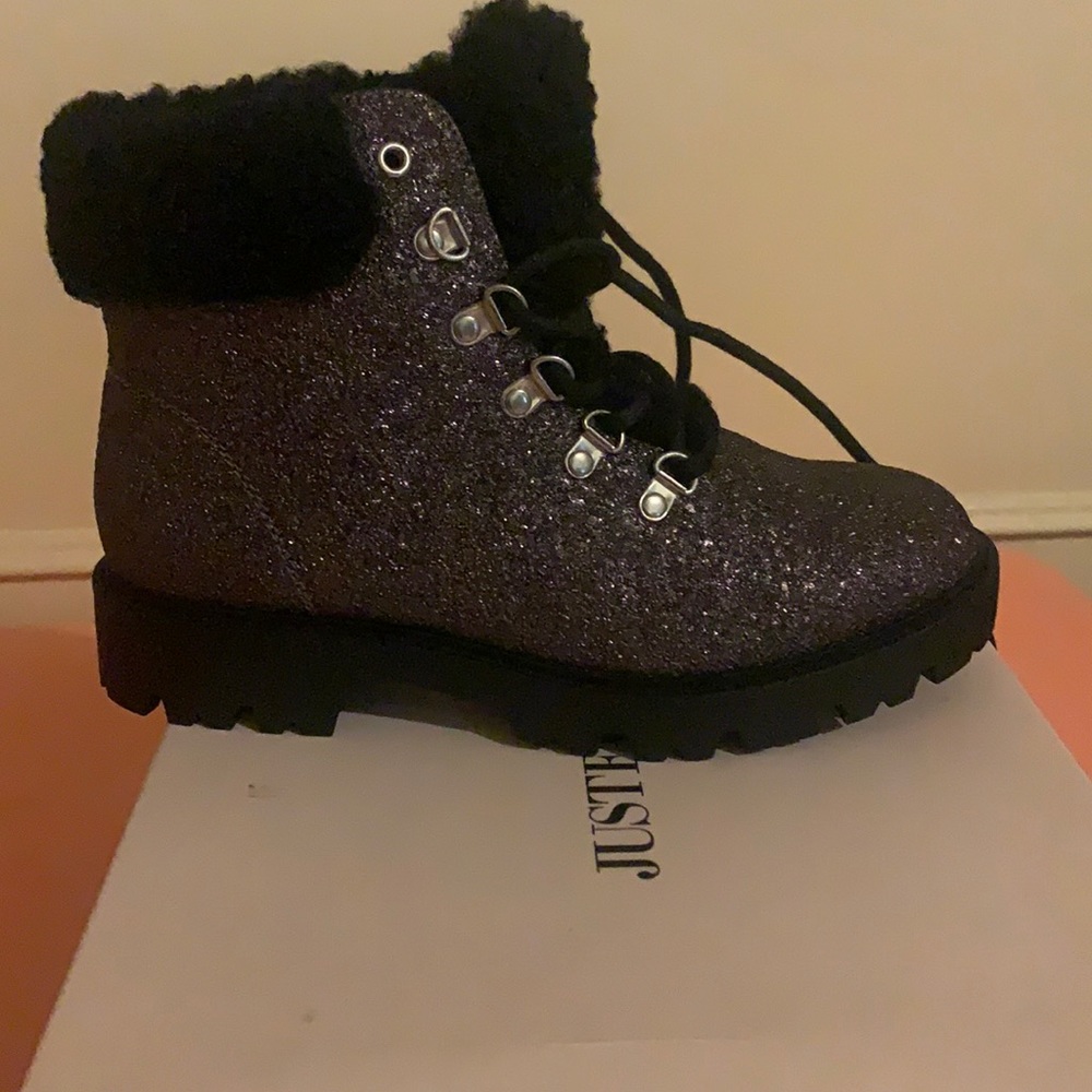 Booties, boots size 7 in women.